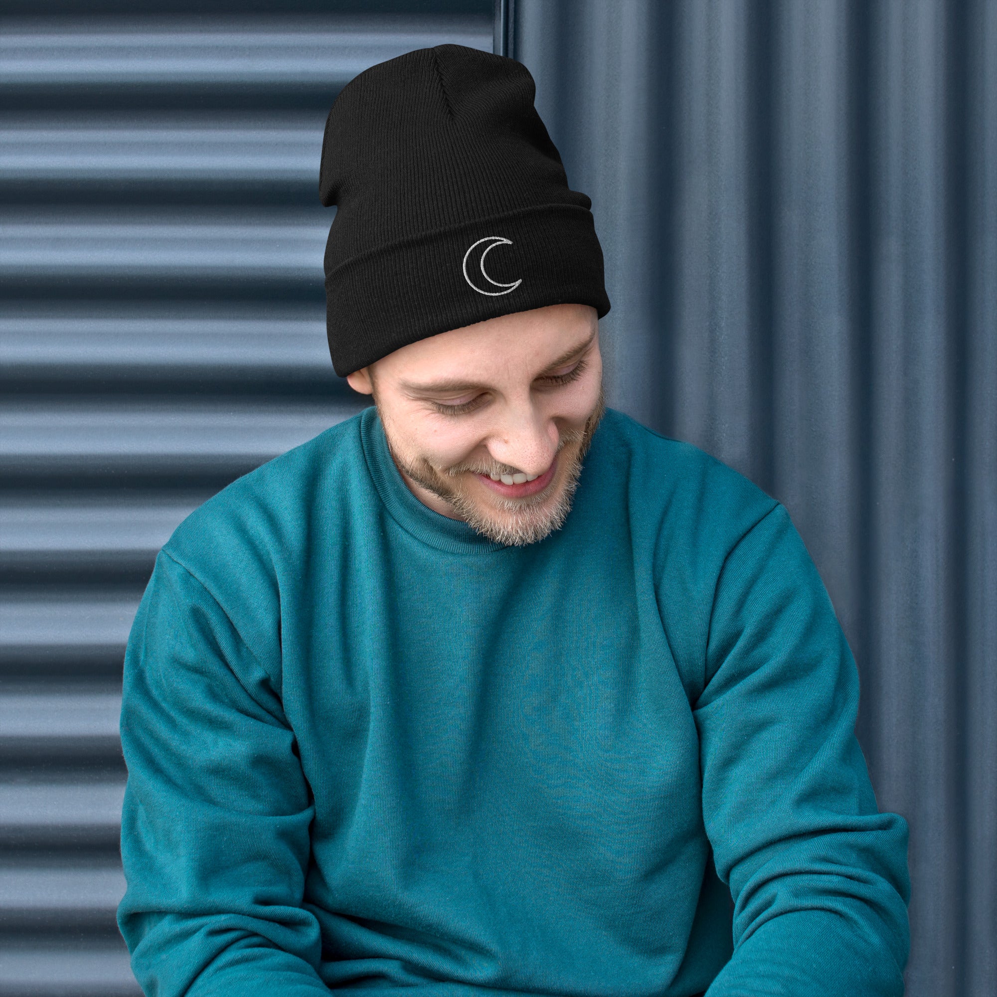 Strickmütze Beanie mit Stickerei – Klassisch & Warm | Melivero Melivero