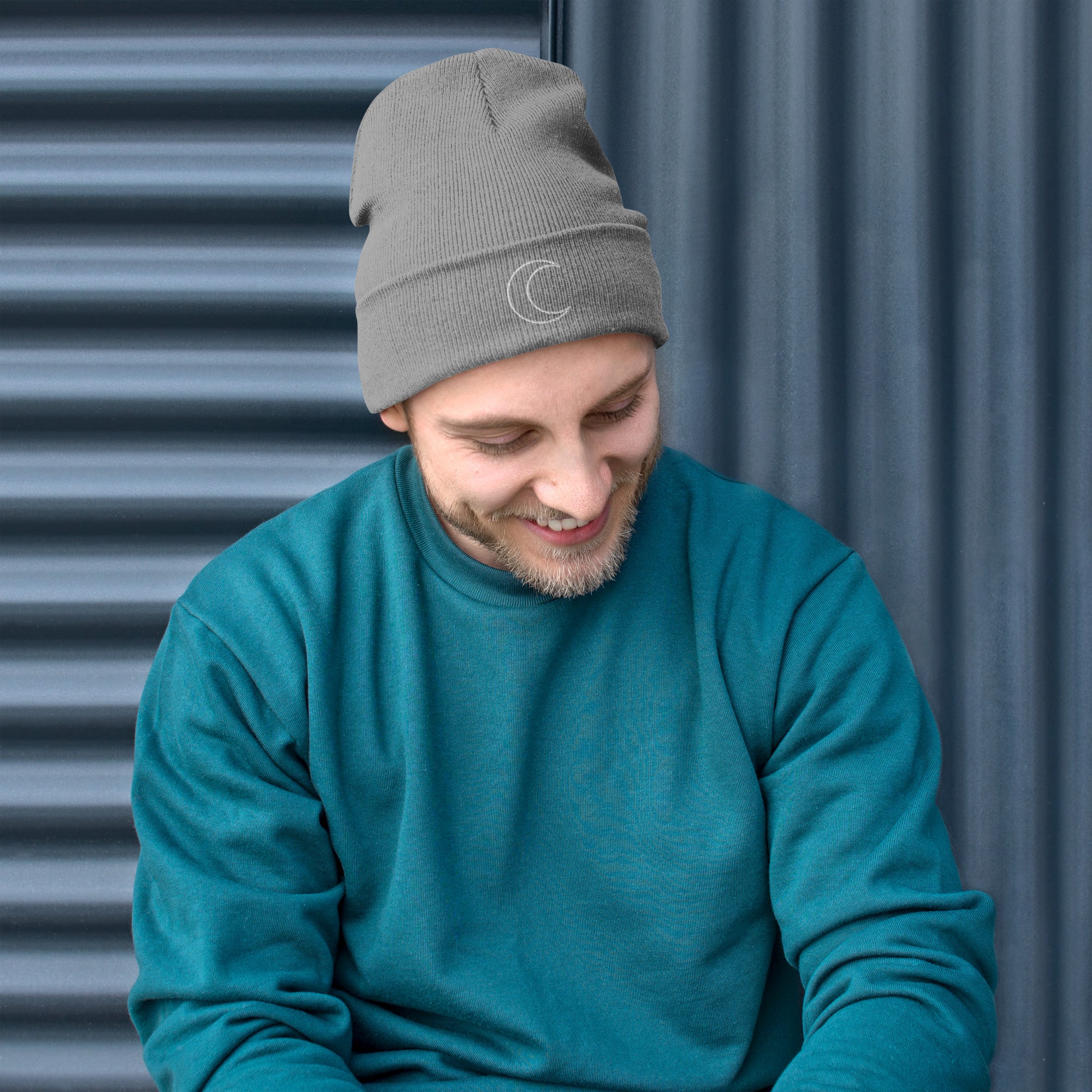 Strickmütze Beanie mit Stickerei – Klassisch & Warm | Melivero Melivero